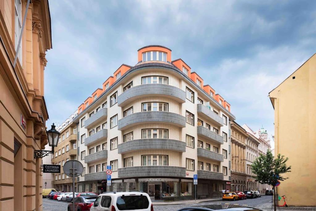 Daire Colourful Modern Flat / Balcony / Charles Bridge Prag